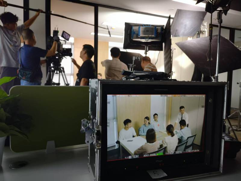 玉门市TVC拍摄公司：科技产品视觉化大师，诠释未来感与功能美学